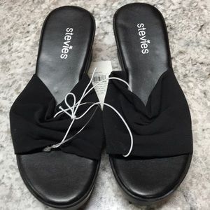Stevie’s black sandals. Girls 1  NWT